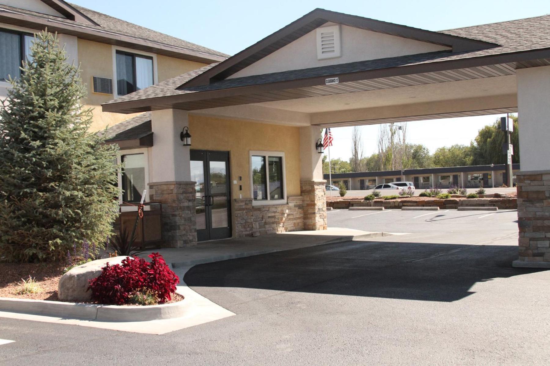 Super 8 By Wyndham Montrose Motel Dış mekan fotoğraf